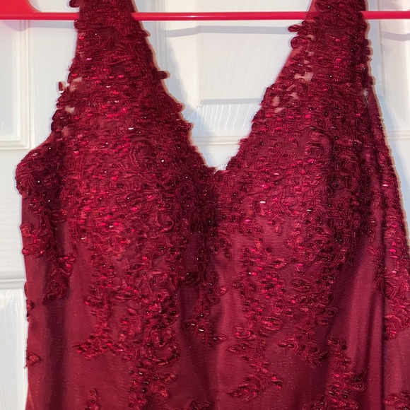 Maroon prom dress - Picture 2 of 3